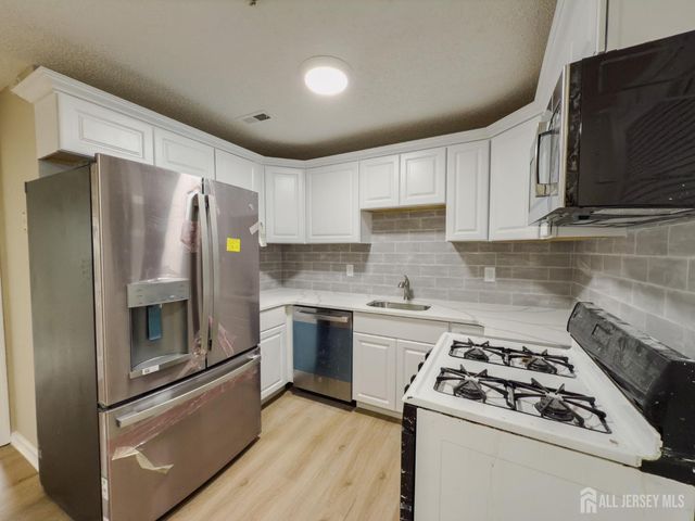 48 Prestwick Way, Edison, NJ 08820