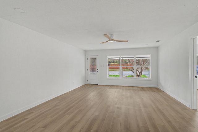 1411 W Gandy Street, Denison, TX 75020