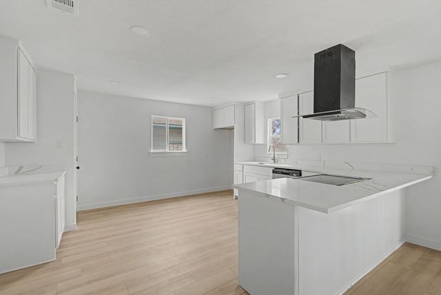 1411 W Gandy Street, Denison, TX 75020