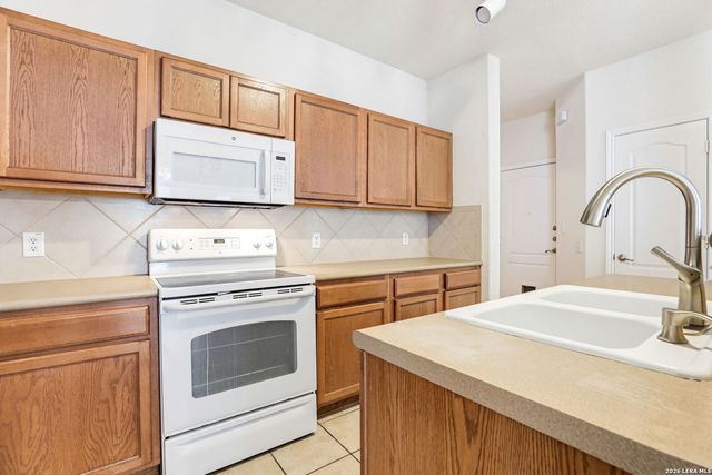 6038 Pecan Tree, San Antonio, TX 78240