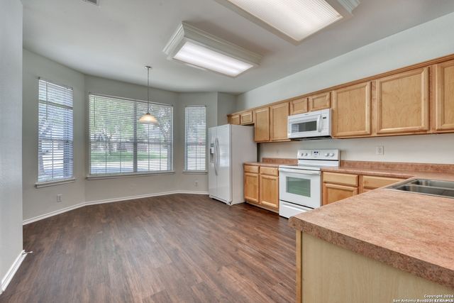 8811 Redwood, Helotes, TX 78023