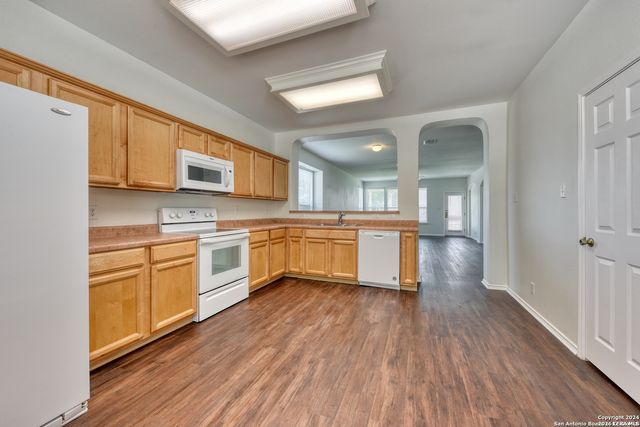 8811 Redwood, Helotes, TX 78023