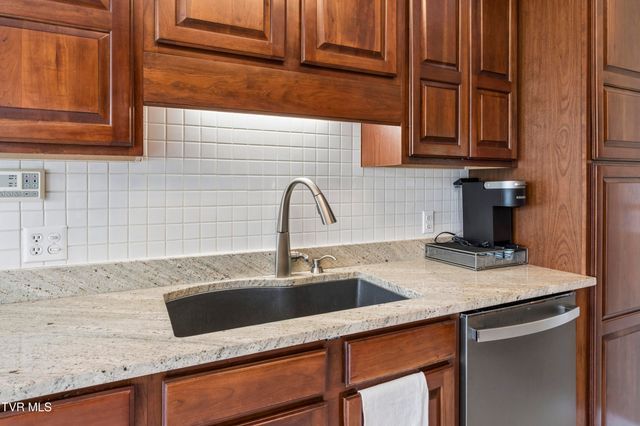 208 Briarfield Drive, Kingsport, TN 37660