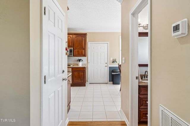 208 Briarfield Drive, Kingsport, TN 37660