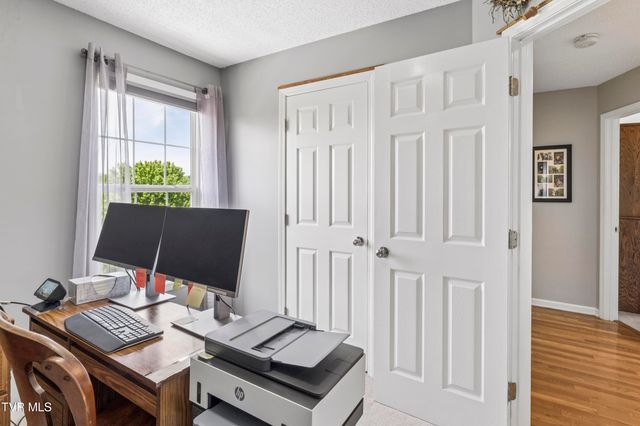 208 Briarfield Drive, Kingsport, TN 37660