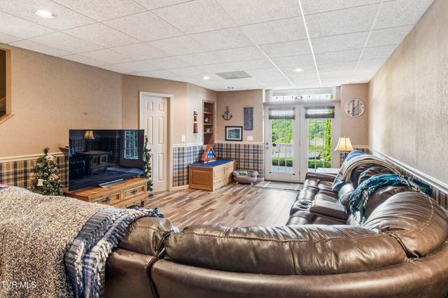 208 Briarfield Drive, Kingsport, TN 37660