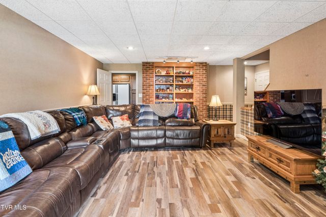 208 Briarfield Drive, Kingsport, TN 37660