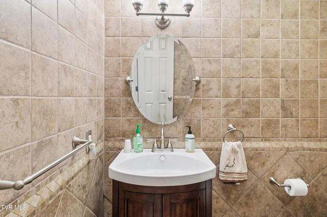 208 Briarfield Drive, Kingsport, TN 37660