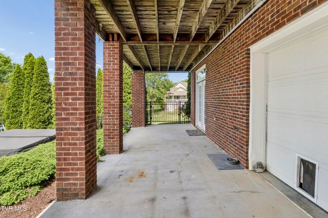 208 Briarfield Drive, Kingsport, TN 37660