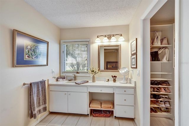 6120 WILSHIRE CIRCLE 6, Sarasota, FL 34238