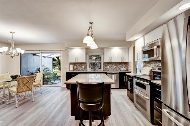 6120 WILSHIRE CIRCLE 6, Sarasota, FL 34238