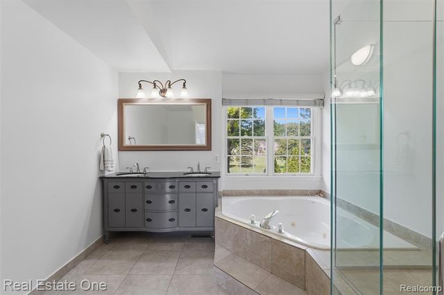 5097 Birkdale Drive, Commerce Twp, MI 48382