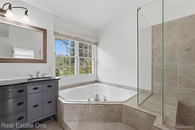 5097 Birkdale Drive, Commerce Twp, MI 48382