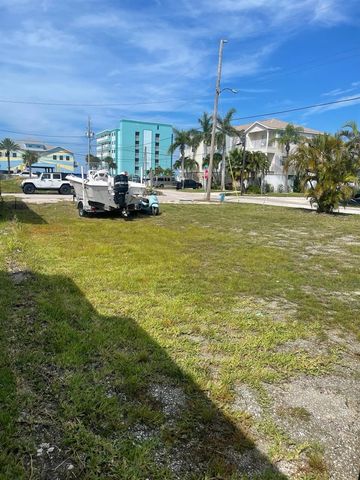 14065 PALM ST, Madeira Beach, FL 33708
