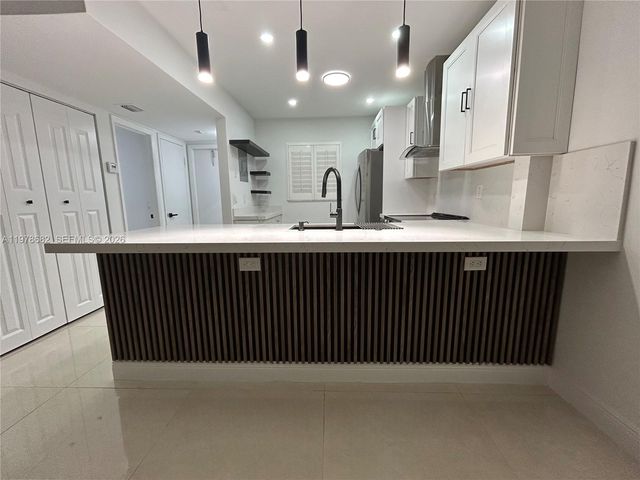 300 Berkley Rd 108, Hollywood, FL 33024