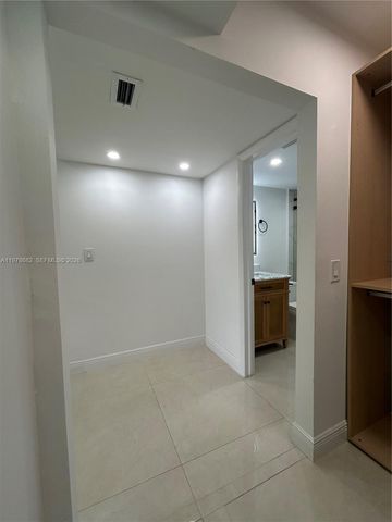 300 Berkley Rd 108, Hollywood, FL 33024