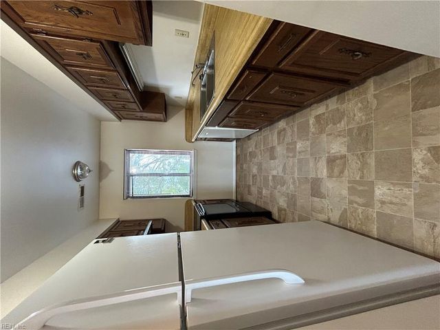 152 Mill Point DR, Hampton, VA 23669