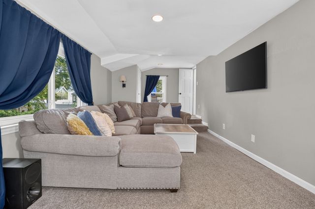 395 Pond St, Weymouth, MA 02190