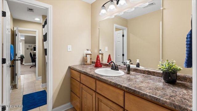 493 Jacksonian Way, Lenoir City, TN 37772