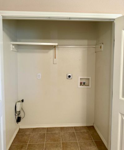 1307 Avenue A, Olton, TX 79064