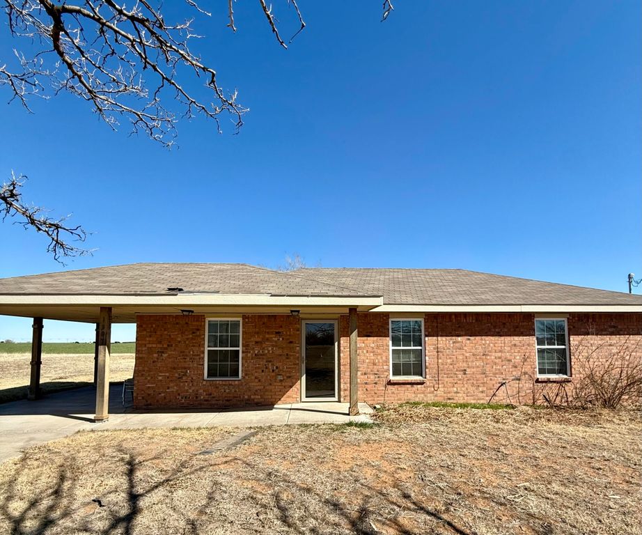 1307 Avenue A, Olton, TX 79064