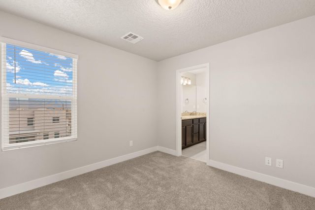 4022 Silver Springs Road NE, Rio Rancho, NM 87144