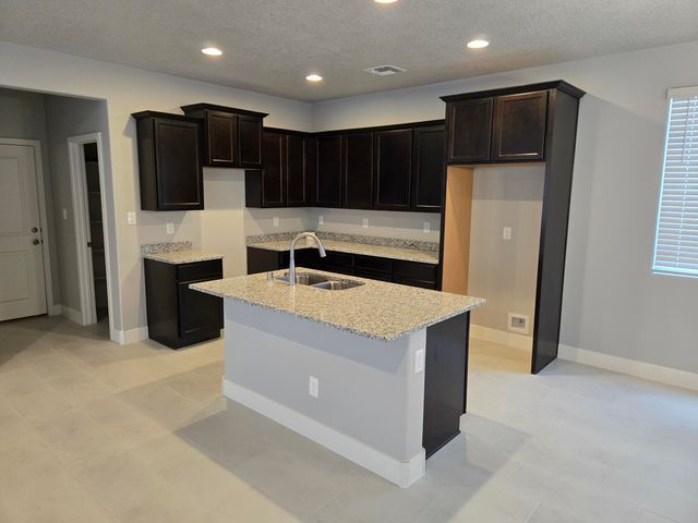 4022 Silver Springs Road NE, Rio Rancho, NM 87144