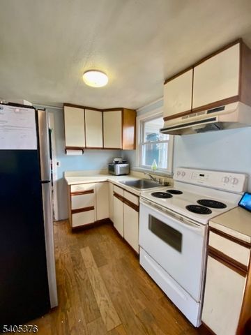 73 W Shawnee Trl, Jefferson Twp., NJ 07885