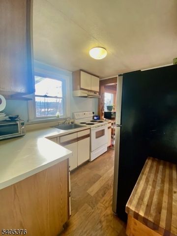 73 W Shawnee Trl, Jefferson Twp., NJ 07885