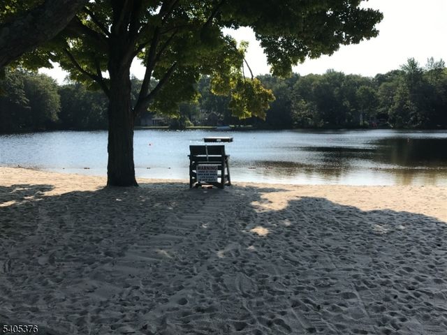 73 W Shawnee Trl, Jefferson Twp., NJ 07885