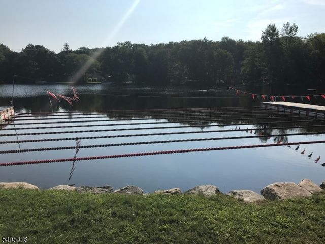 73 W Shawnee Trl, Jefferson Twp., NJ 07885