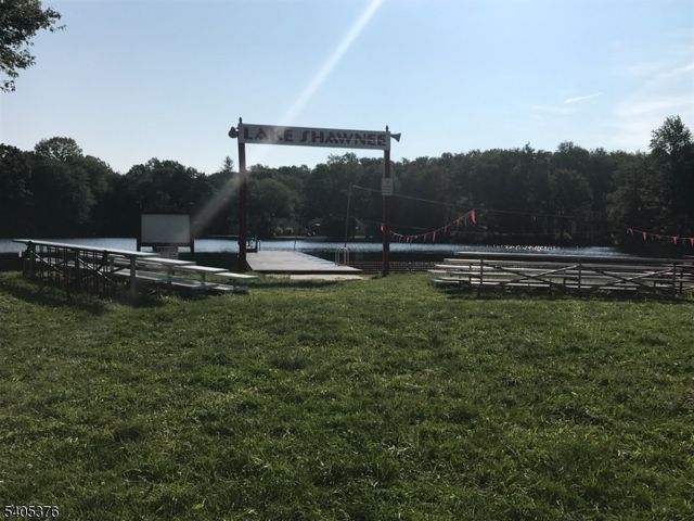 73 W Shawnee Trl, Jefferson Twp., NJ 07885