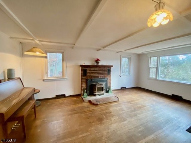 73 W Shawnee Trl, Jefferson Twp., NJ 07885