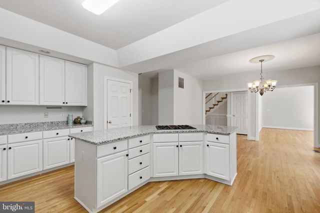 9395 WOLF TRAP CREEK CT, Great Falls, VA 22066