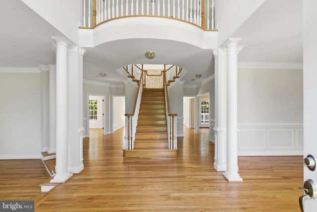 9395 WOLF TRAP CREEK CT, Great Falls, VA 22066