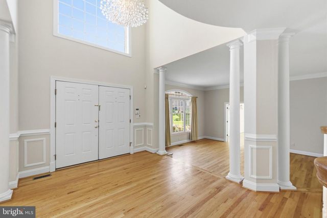 9395 WOLF TRAP CREEK CT, Great Falls, VA 22066
