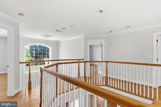9395 WOLF TRAP CREEK CT, Great Falls, VA 22066