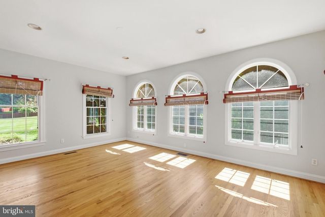 9395 WOLF TRAP CREEK CT, Great Falls, VA 22066