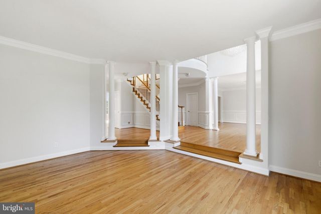 9395 WOLF TRAP CREEK CT, Great Falls, VA 22066