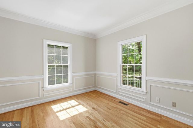 9395 WOLF TRAP CREEK CT, Great Falls, VA 22066