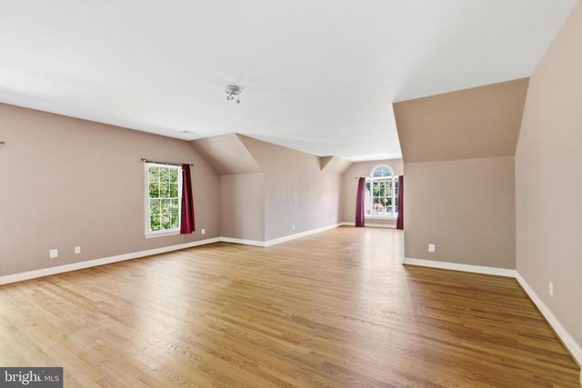9395 WOLF TRAP CREEK CT, Great Falls, VA 22066