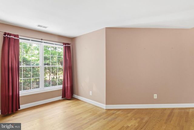 9395 WOLF TRAP CREEK CT, Great Falls, VA 22066