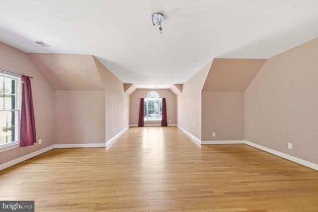 9395 WOLF TRAP CREEK CT, Great Falls, VA 22066
