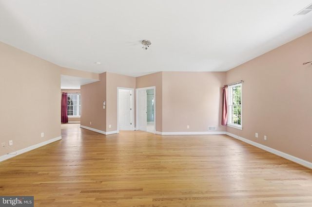 9395 WOLF TRAP CREEK CT, Great Falls, VA 22066