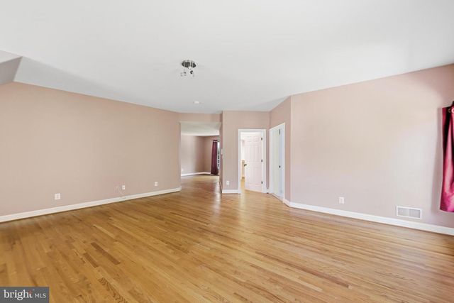 9395 WOLF TRAP CREEK CT, Great Falls, VA 22066