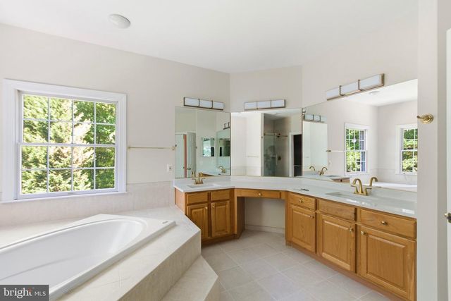 9395 WOLF TRAP CREEK CT, Great Falls, VA 22066