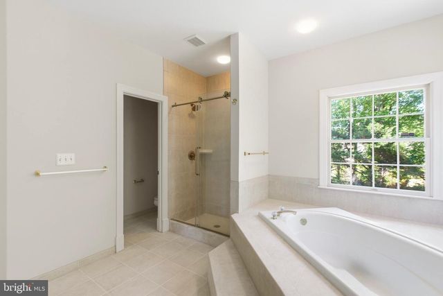 9395 WOLF TRAP CREEK CT, Great Falls, VA 22066