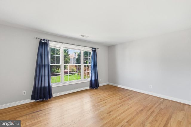 9395 WOLF TRAP CREEK CT, Great Falls, VA 22066