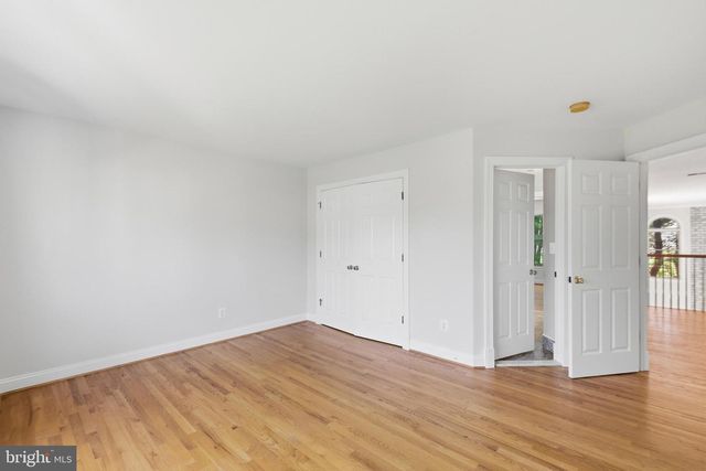 9395 WOLF TRAP CREEK CT, Great Falls, VA 22066