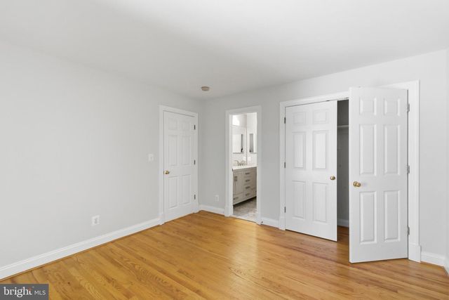 9395 WOLF TRAP CREEK CT, Great Falls, VA 22066